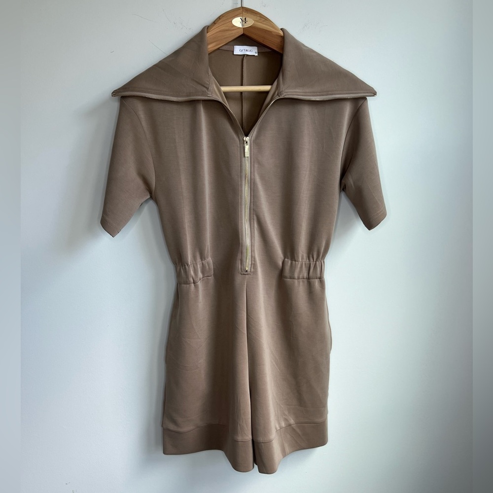 Oztaug Romper Woman’s Size Medium color‎ Tan Zip-Up Romper pockets Casual